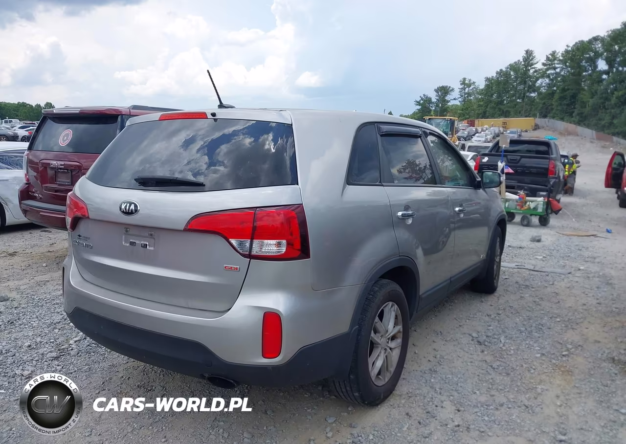 2014 Kia Sorento Lx VIN:5XYKTCA68EG544817 - 4