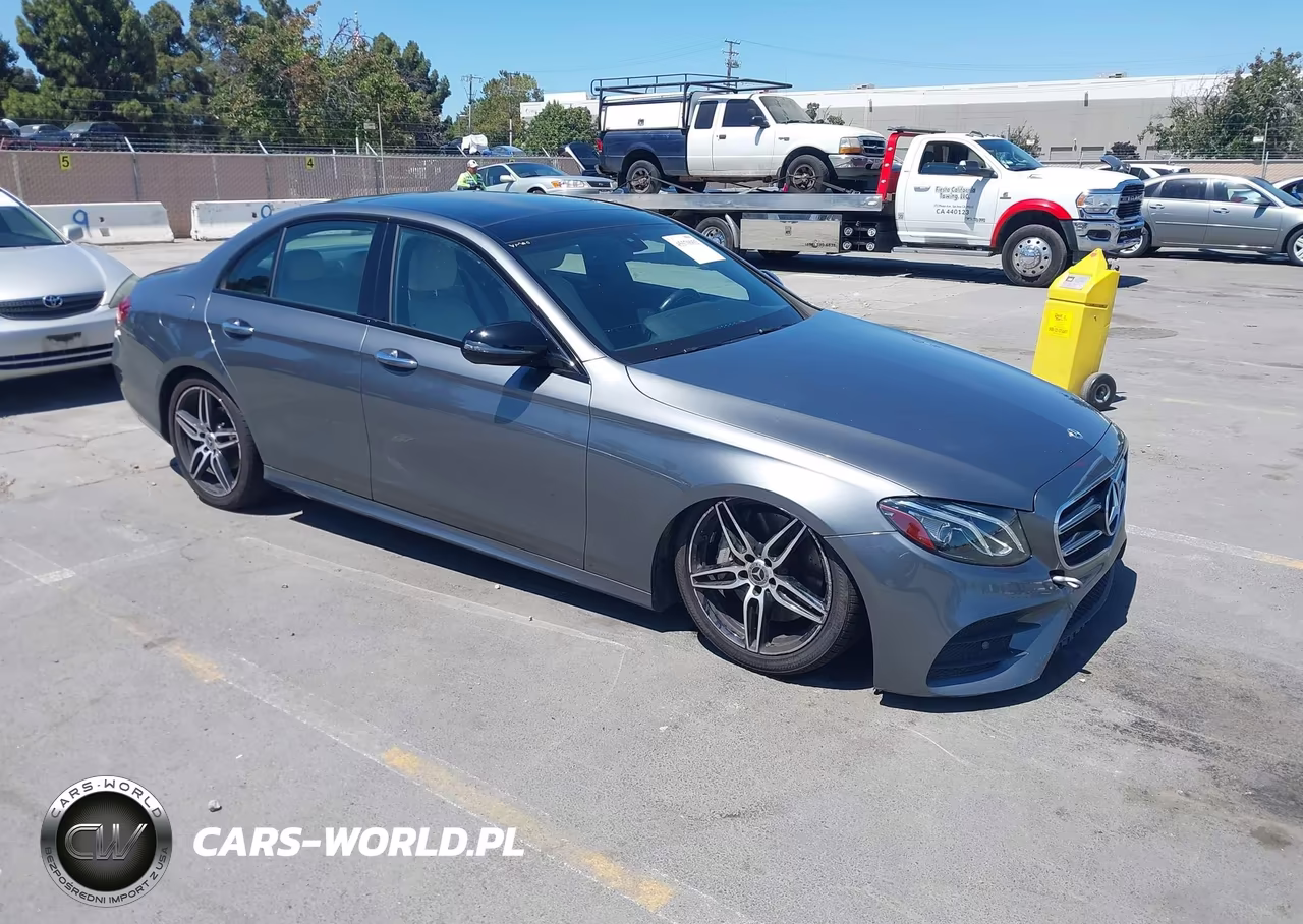 2019 Mercedes-Benz E 300 – zdjęcie 1 z 16