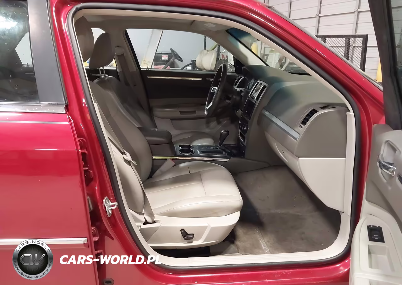 2010 Chrysler 300 Touring-Signature Series-Executive Series VIN:2C3CA5CV5AH330653 - 5
