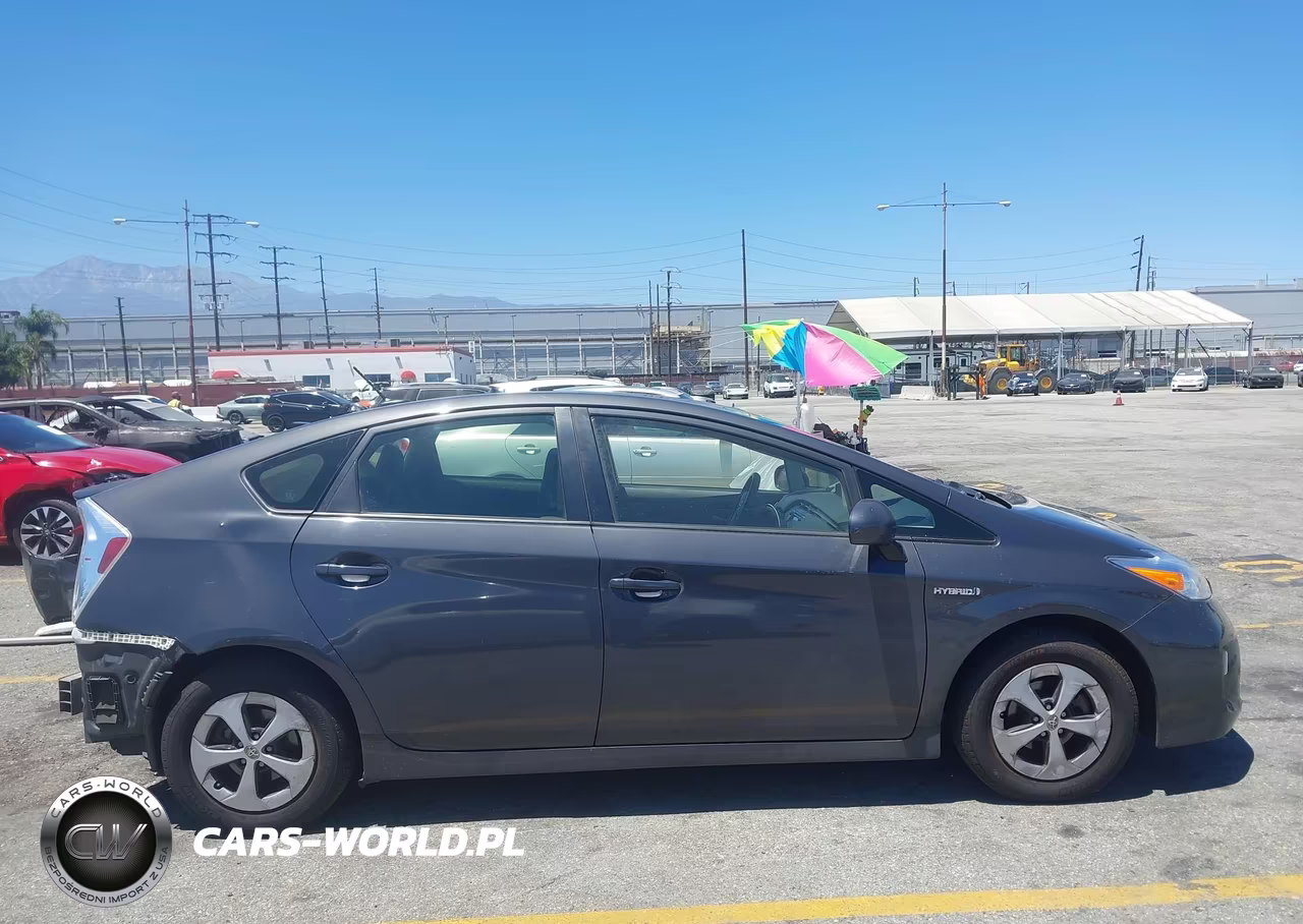 2015 Toyota Prius Three VIN:JTDKN3DUXF0398965 - 14
