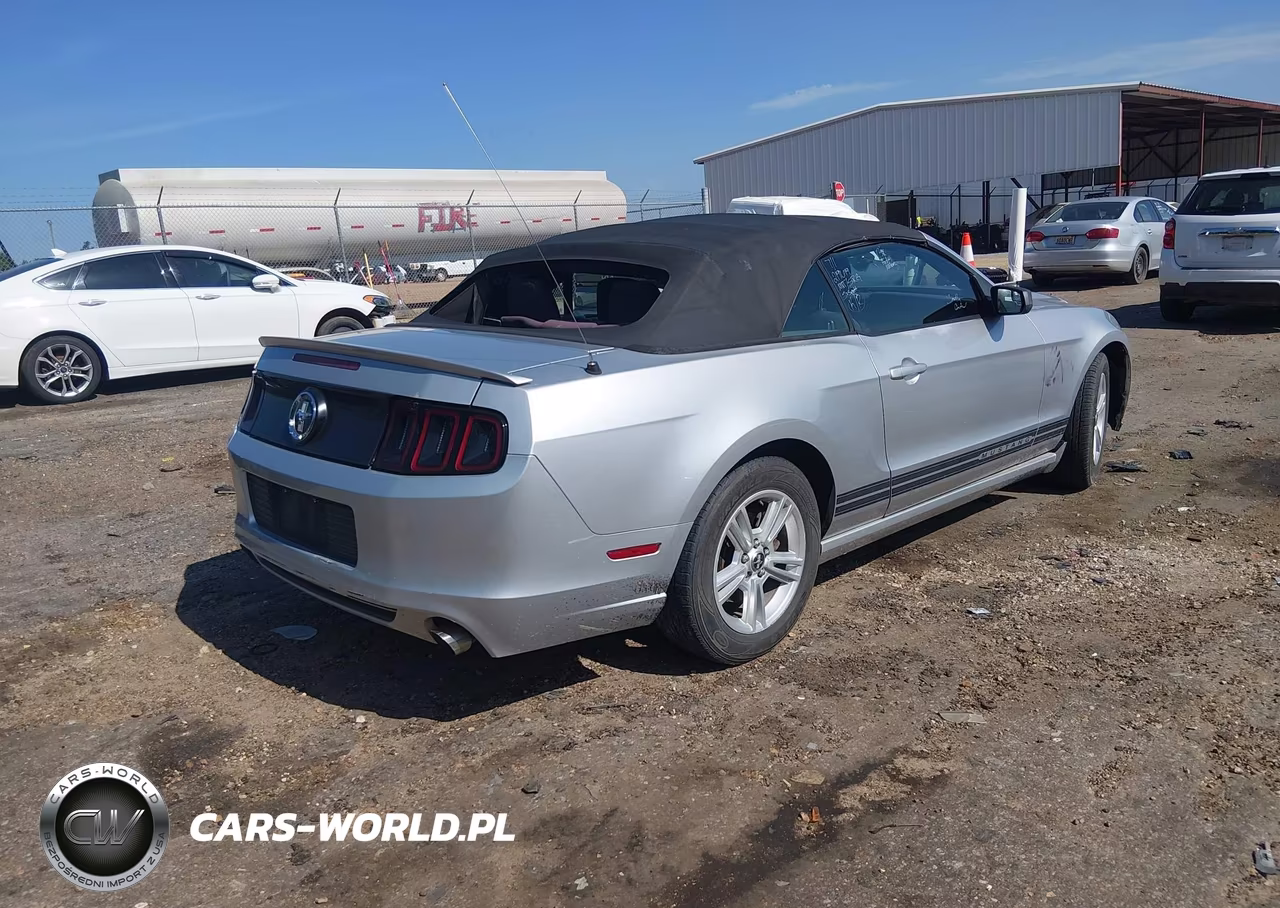 2013 Ford Mustang V6 VIN:1ZVBP8EM3D5219619 - 4