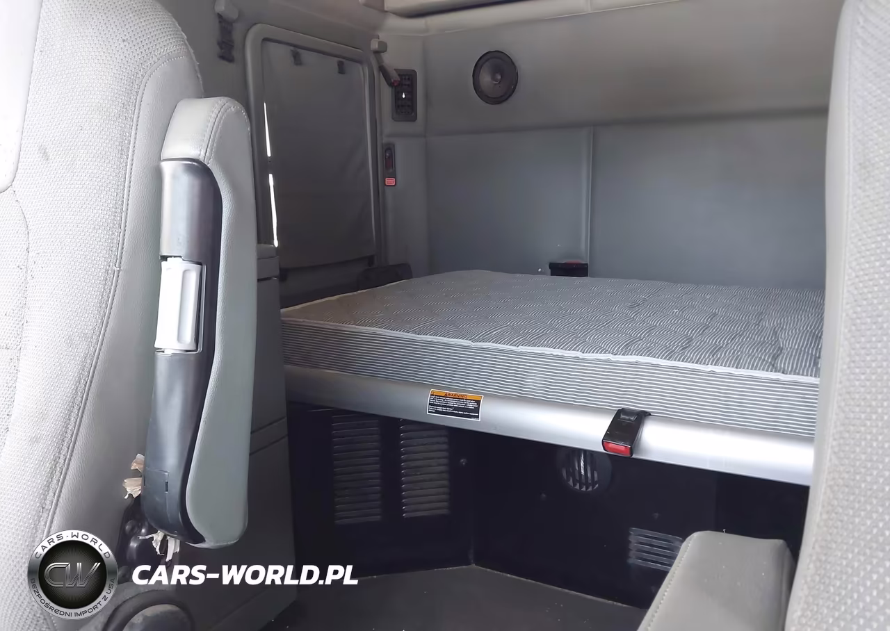 2019 Kenworth T680 VIN:1XKYDP9X5KJ224401 - 7