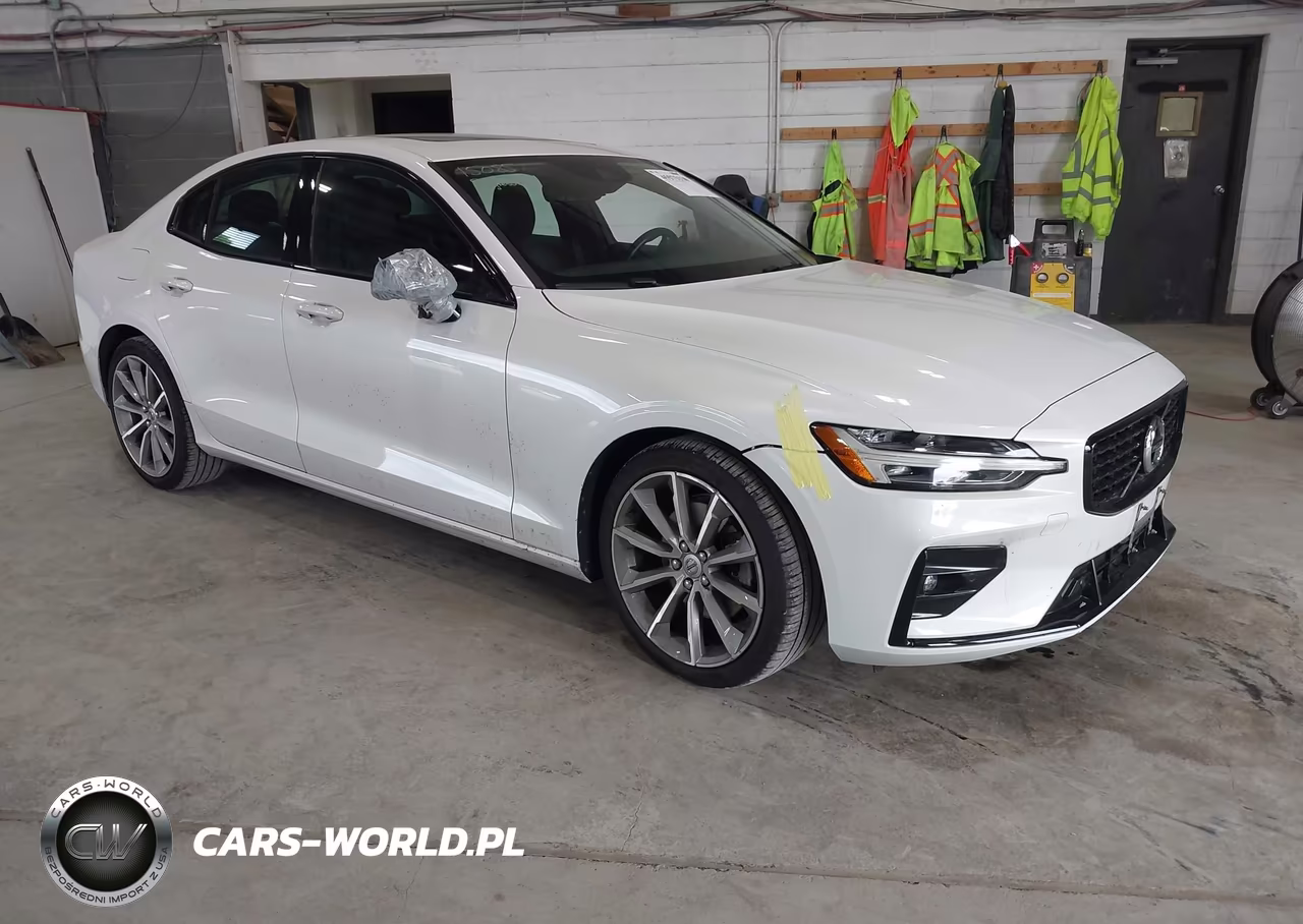 2021 Volvo S60 T5 Momentum