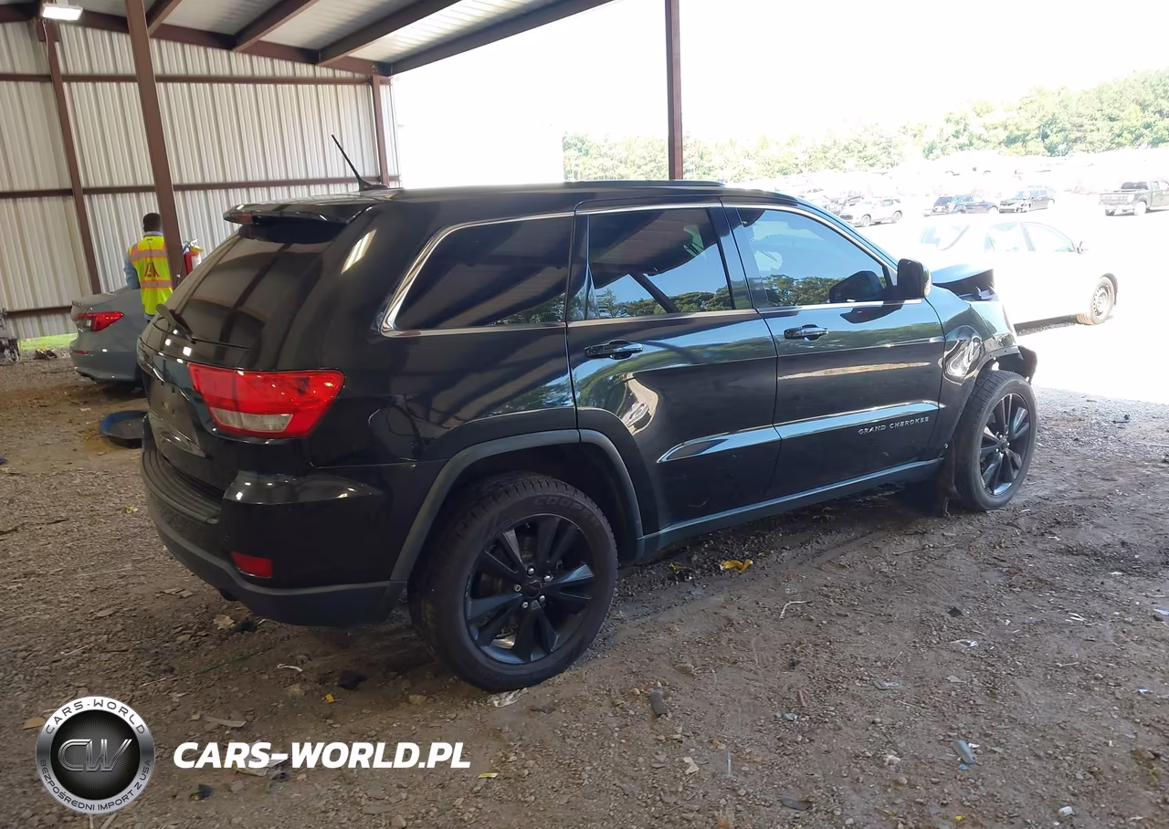 2012 Jeep Grand Cherokee Laredo VIN:1C4RJFAG8CC313383 - 4