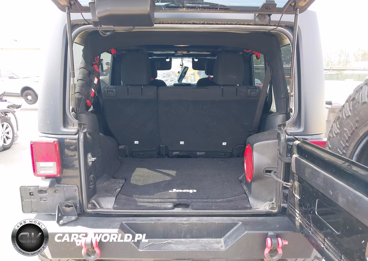 2014 Jeep Wrangler Unlimited Sport VIN:1C4BJWDG5EL281069 - 17
