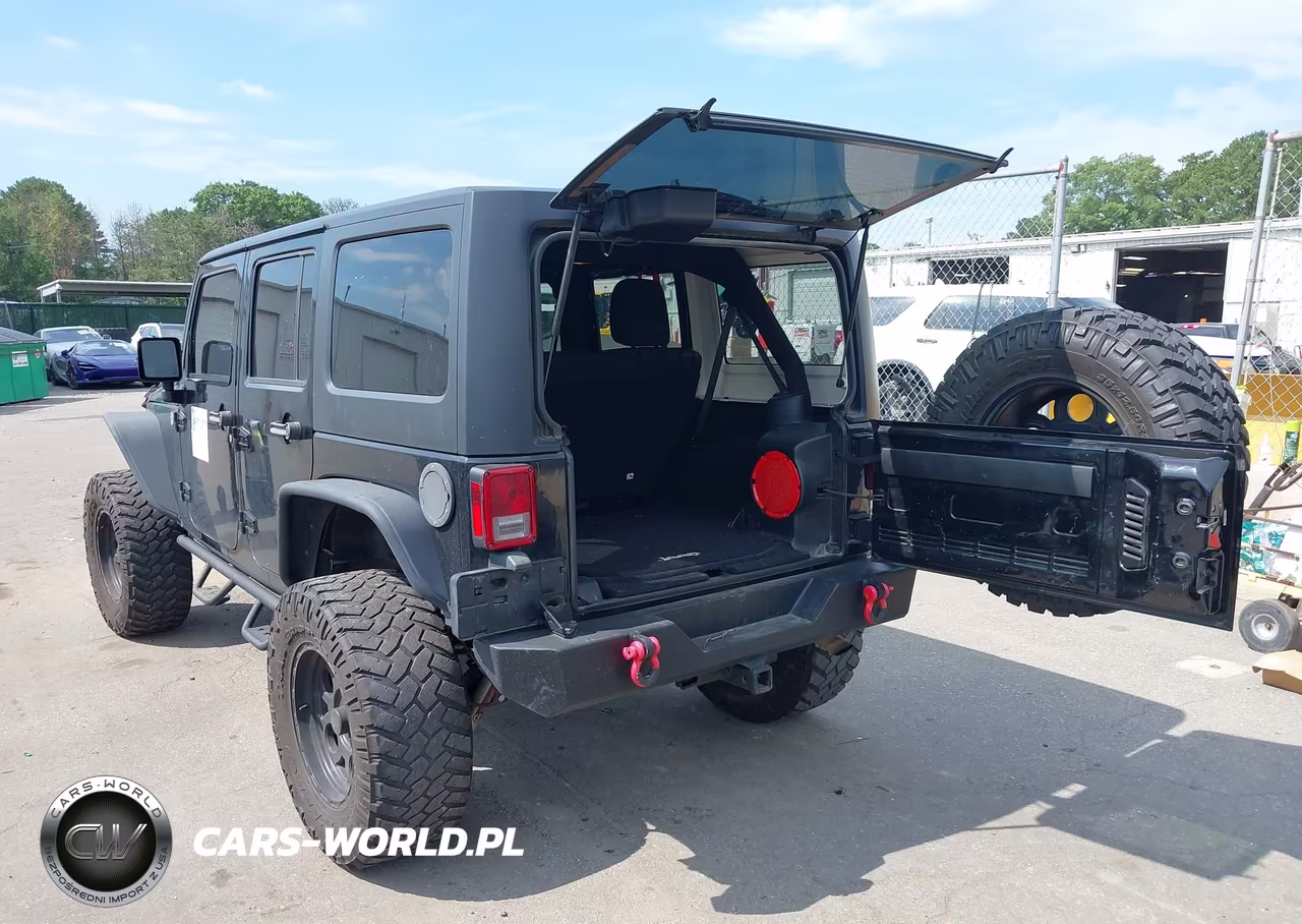 2014 Jeep Wrangler Unlimited Sport VIN:1C4BJWDG5EL281069 - 3
