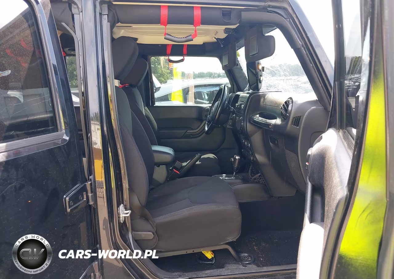 2014 Jeep Wrangler Unlimited Sport VIN:1C4BJWDG5EL281069 - 5
