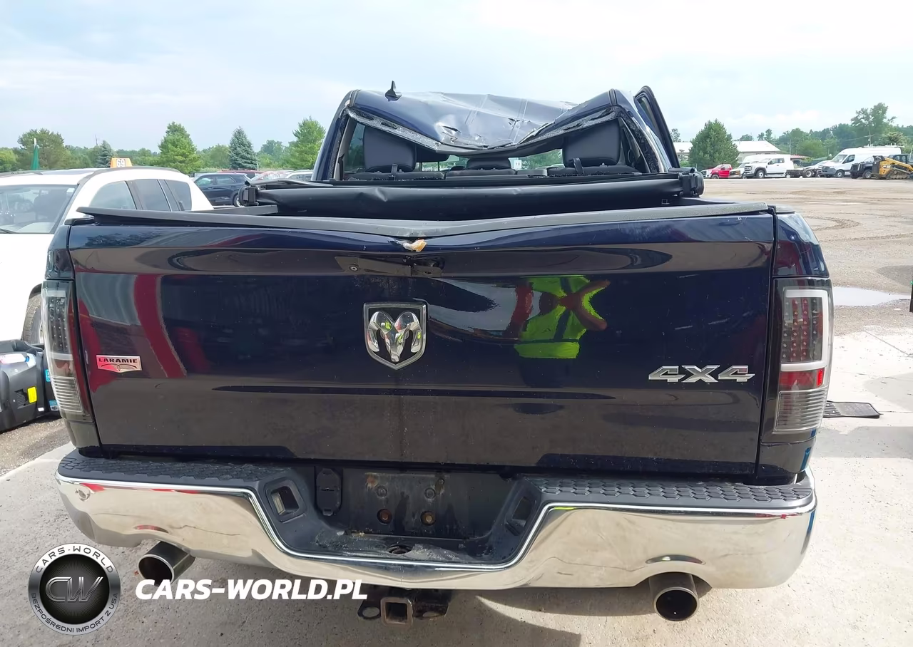 2015 Ram 1500 Laramie VIN:1C6RR7NT6FS533208 - 16