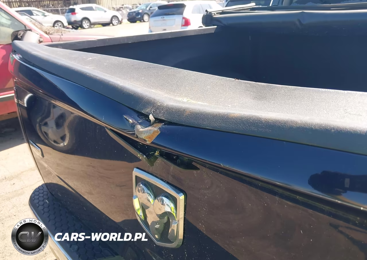 2015 Ram 1500 Laramie VIN:1C6RR7NT6FS533208 - 17