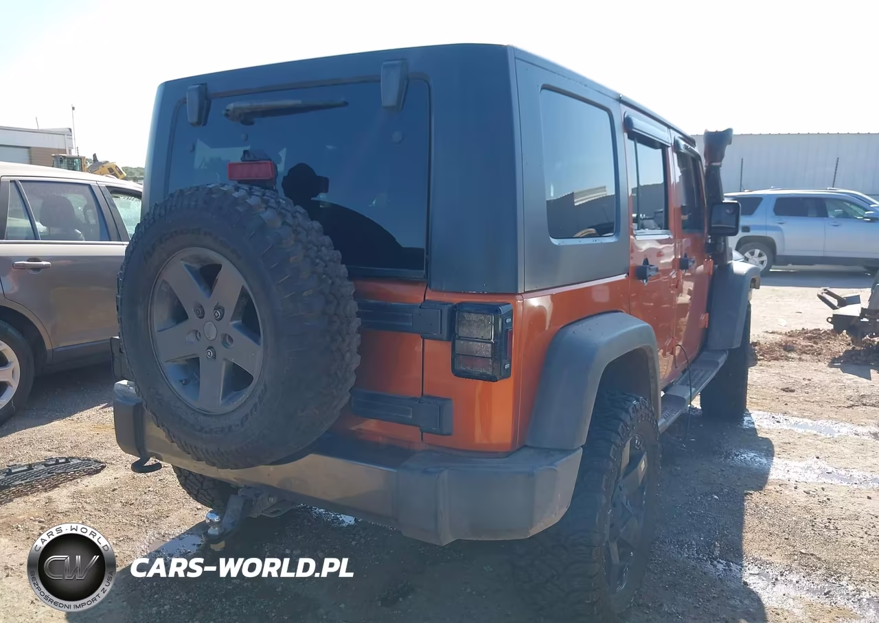 2010 Jeep Wrangler Unlimited Sport VIN:1J4BA3H10AL206658 - 4