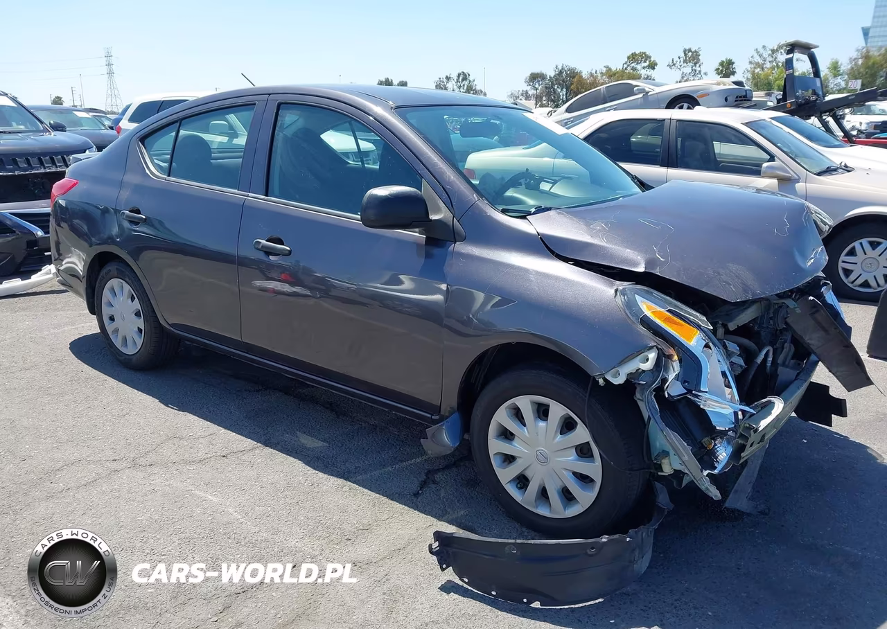 2015 Nissan Versa 1.6 S+