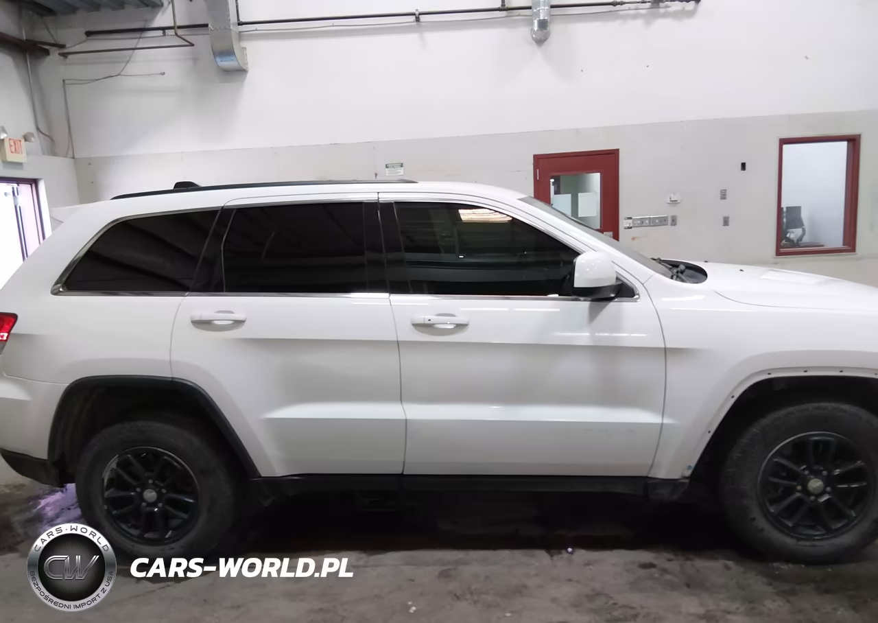 2017 Jeep Grand Cherokee Laredo VIN:1C4RJFAG8HC651700 - 14