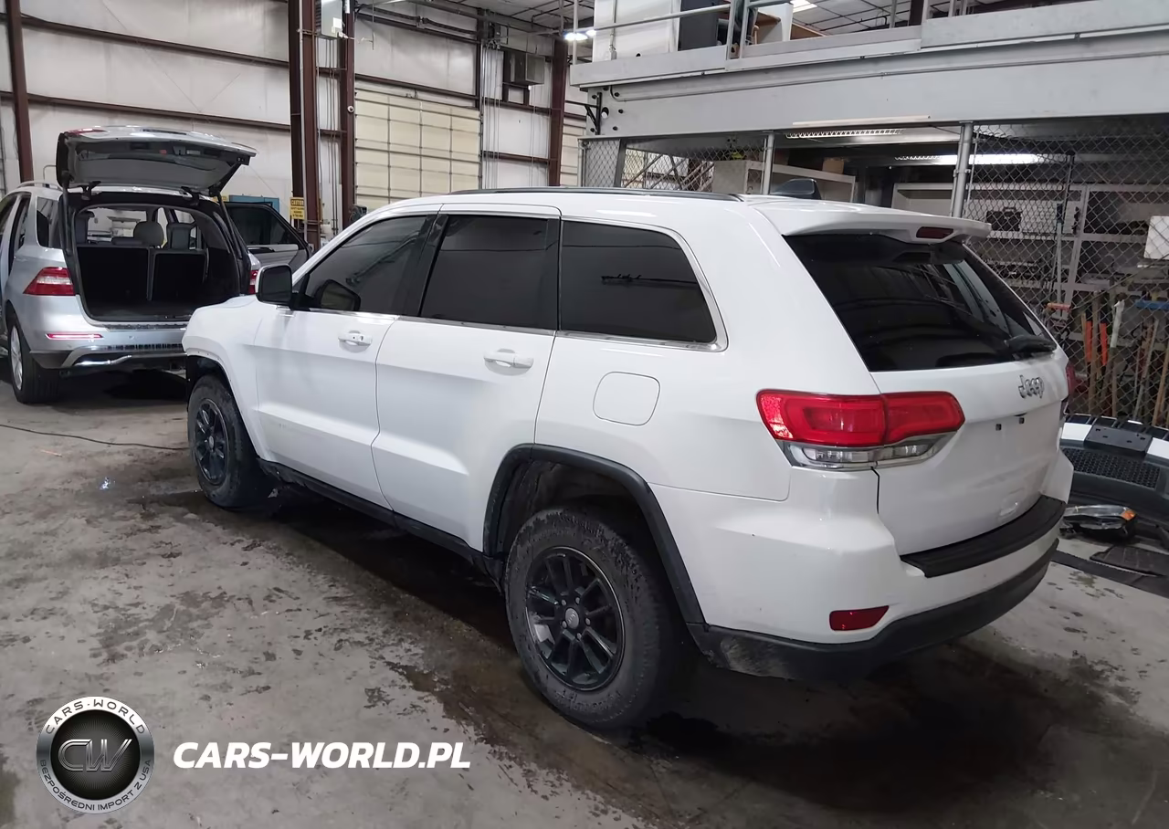 2017 Jeep Grand Cherokee Laredo VIN:1C4RJFAG8HC651700 - 3