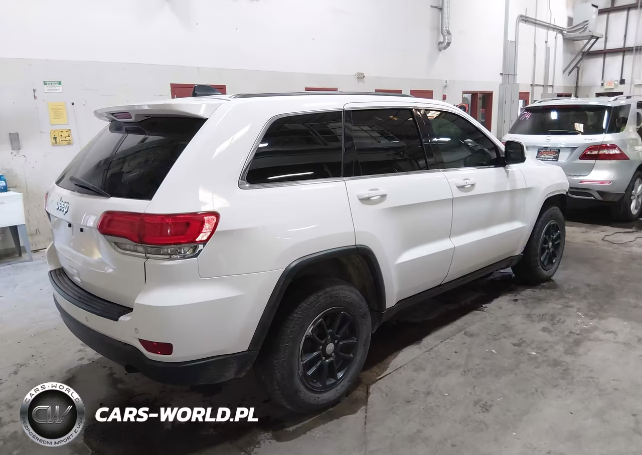 2017 Jeep Grand Cherokee Laredo VIN:1C4RJFAG8HC651700 - 4