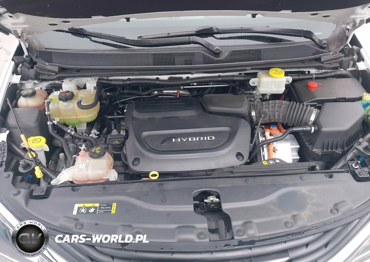 2018 Chrysler Pacifica Hybrid Limited VIN:2C4RC1N71JR107124 - 10