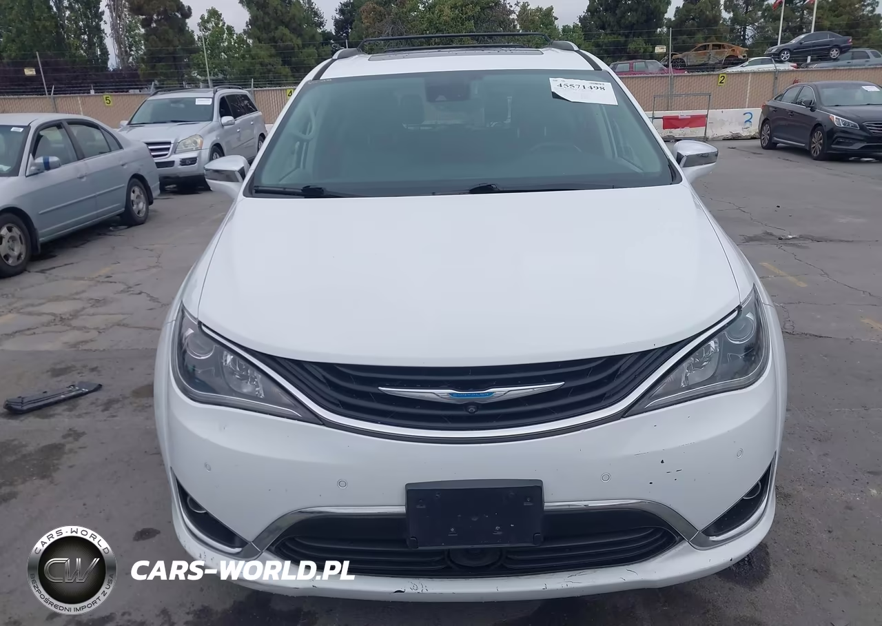 2018 Chrysler Pacifica Hybrid Limited VIN:2C4RC1N71JR107124 - 13