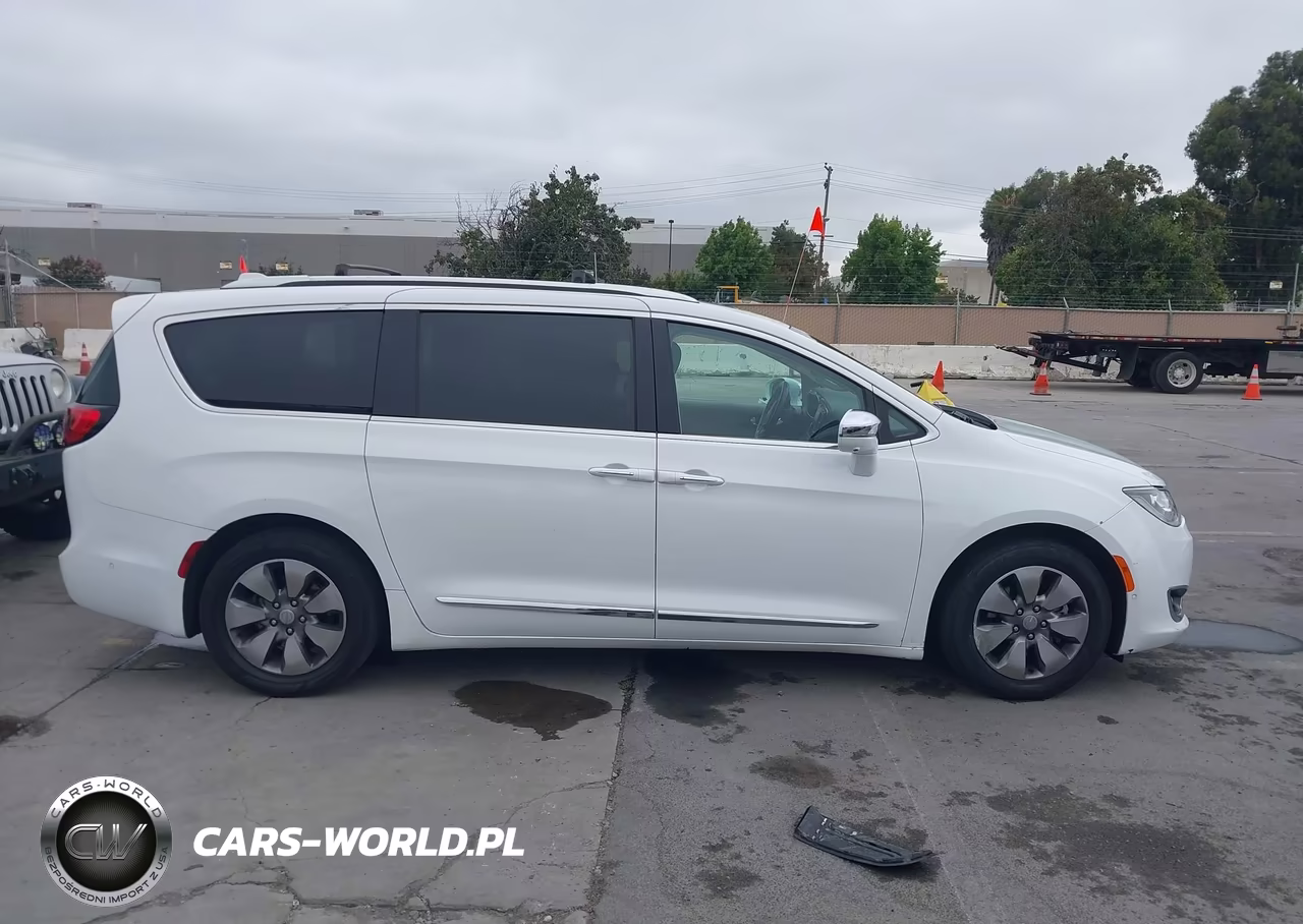 2018 Chrysler Pacifica Hybrid Limited VIN:2C4RC1N71JR107124 - 14