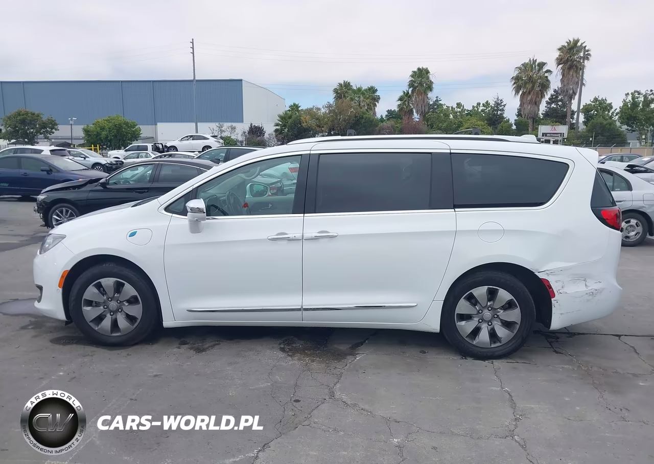 2018 Chrysler Pacifica Hybrid Limited VIN:2C4RC1N71JR107124 - 15