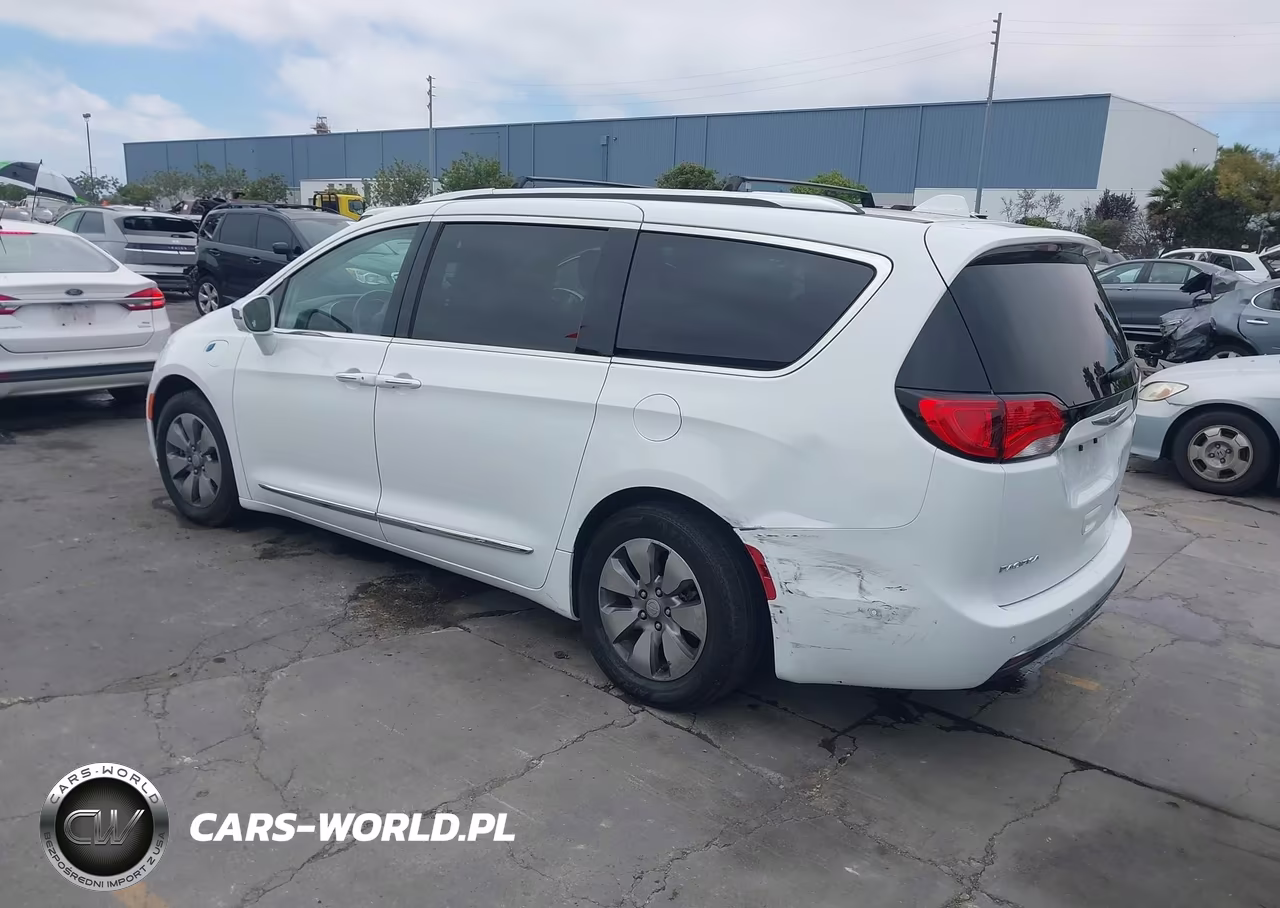 2018 Chrysler Pacifica Hybrid Limited VIN:2C4RC1N71JR107124 - 3