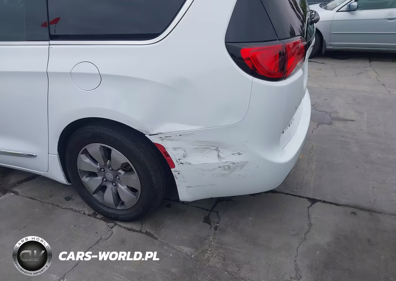 2018 Chrysler Pacifica Hybrid Limited VIN:2C4RC1N71JR107124 - 6