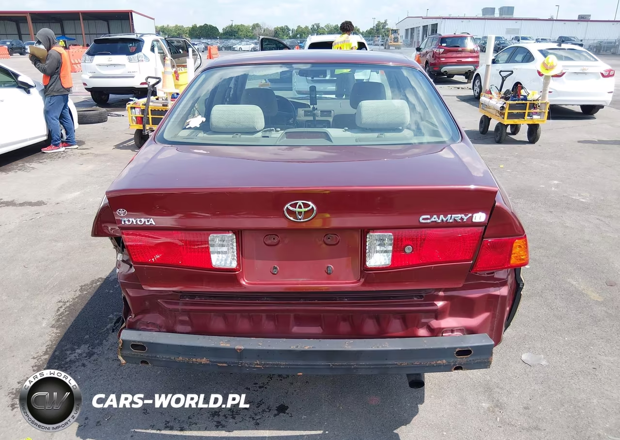 2000 Toyota Camry Le VIN:JT2BG22K7Y0444382 - 17