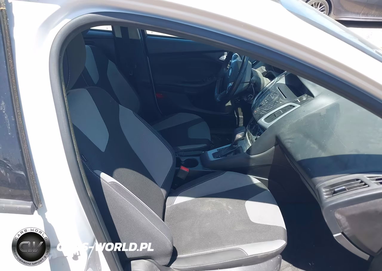 2014 Ford Focus Se VIN:1FADP3F22EL224325 - 5