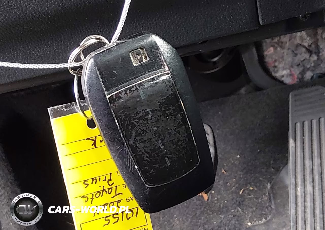 2024 Toyota Prius Le VIN:JTDACAAU3R3025781 - 11