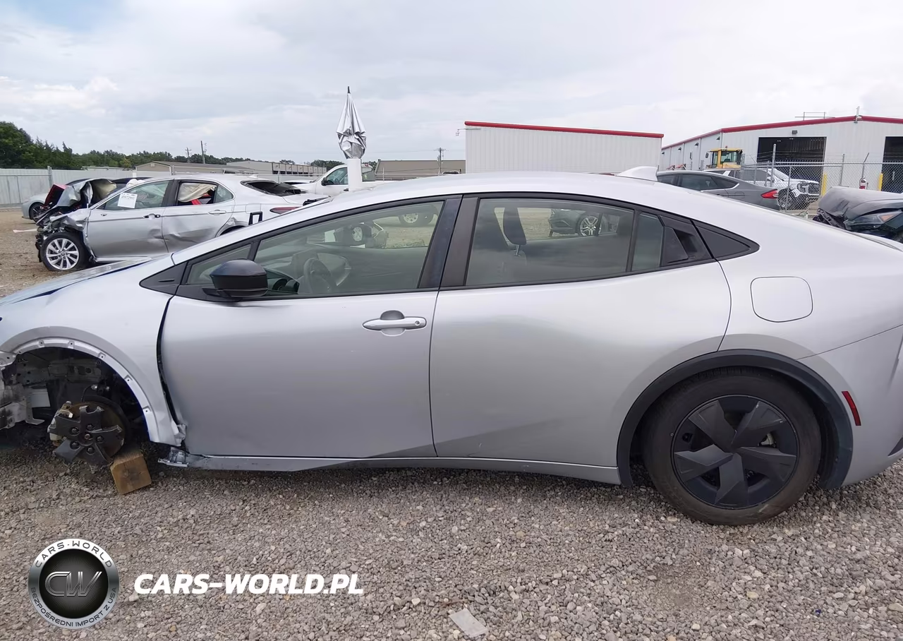 2024 Toyota Prius Le VIN:JTDACAAU3R3025781 - 14