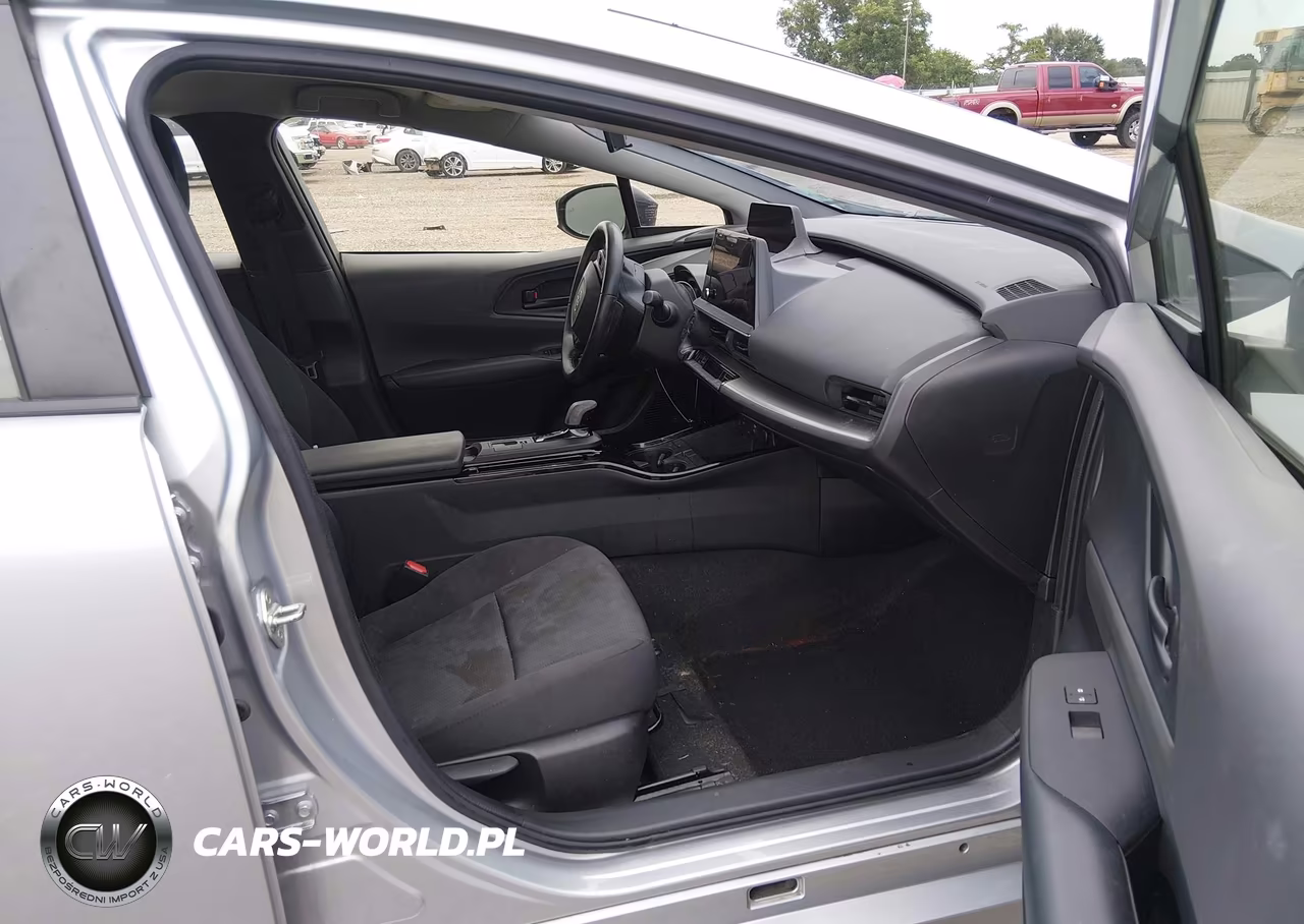 2024 Toyota Prius Le VIN:JTDACAAU3R3025781 - 5