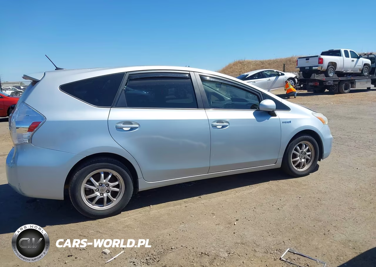 2013 Toyota Prius V Three VIN:JTDZN3EU7D3215921 - 13