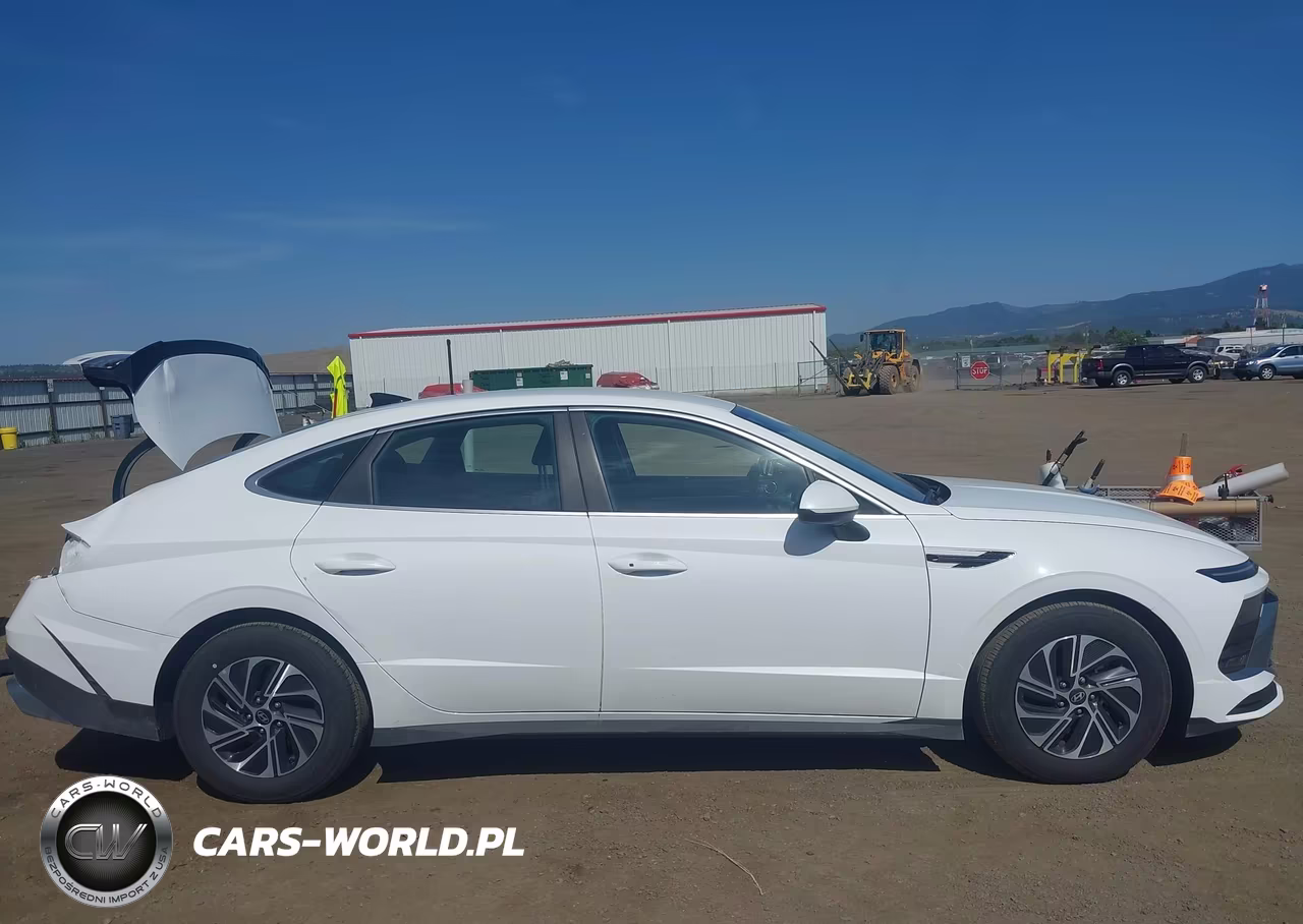 2026 Hyundai Sonata Hybrid Blue VIN:KMHL24JJ4TA157742 - 14