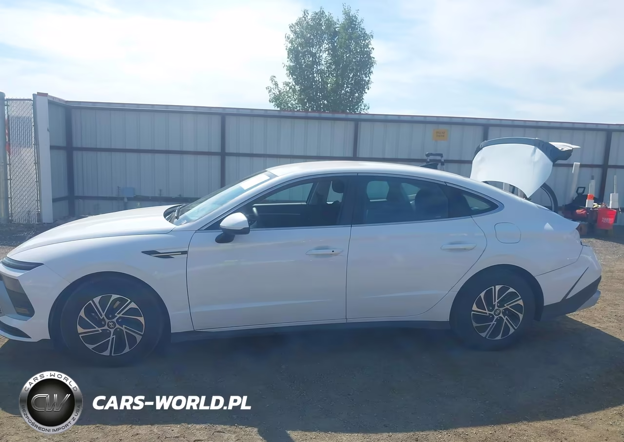 2026 Hyundai Sonata Hybrid Blue VIN:KMHL24JJ4TA157742 - 15