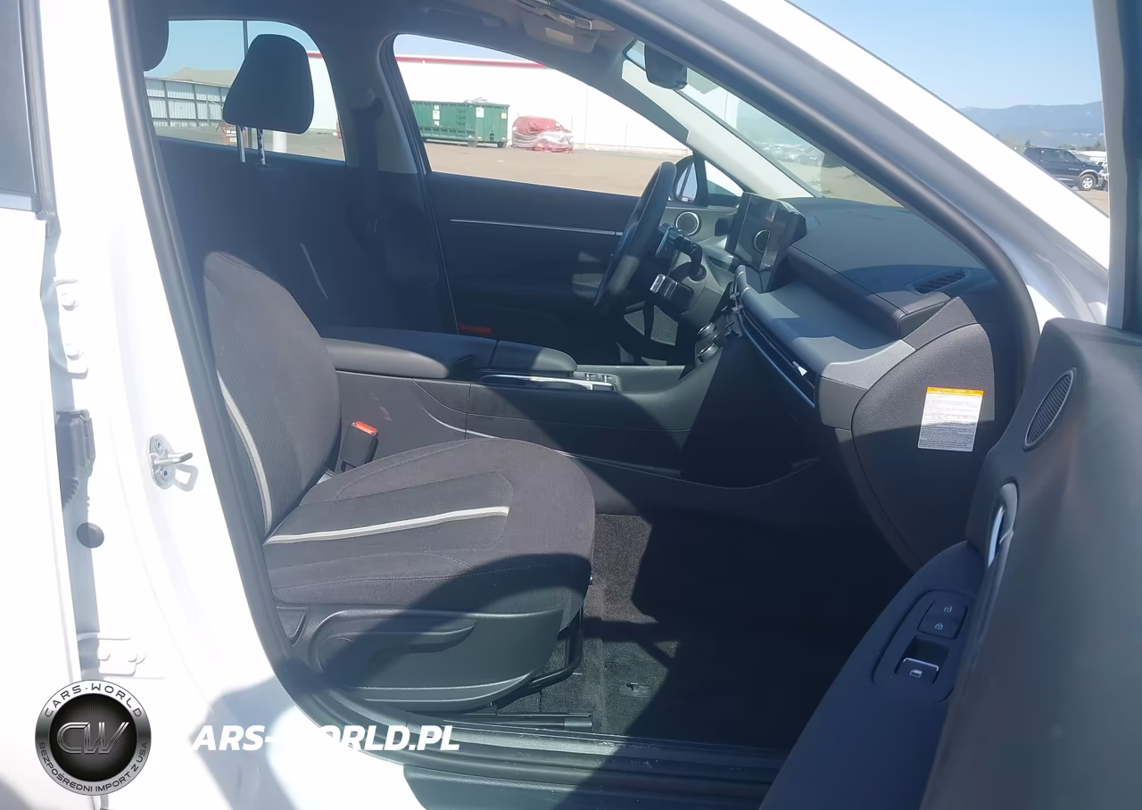 2026 Hyundai Sonata Hybrid Blue VIN:KMHL24JJ4TA157742 - 5