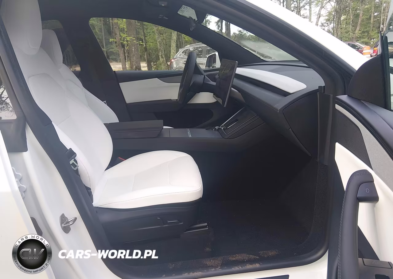 2026 Tesla Model Y All-Wheel Drive-Long Range Launch Series-Premium All-Wheel Drive VIN:7SAYGDEE3TF607481 - 5