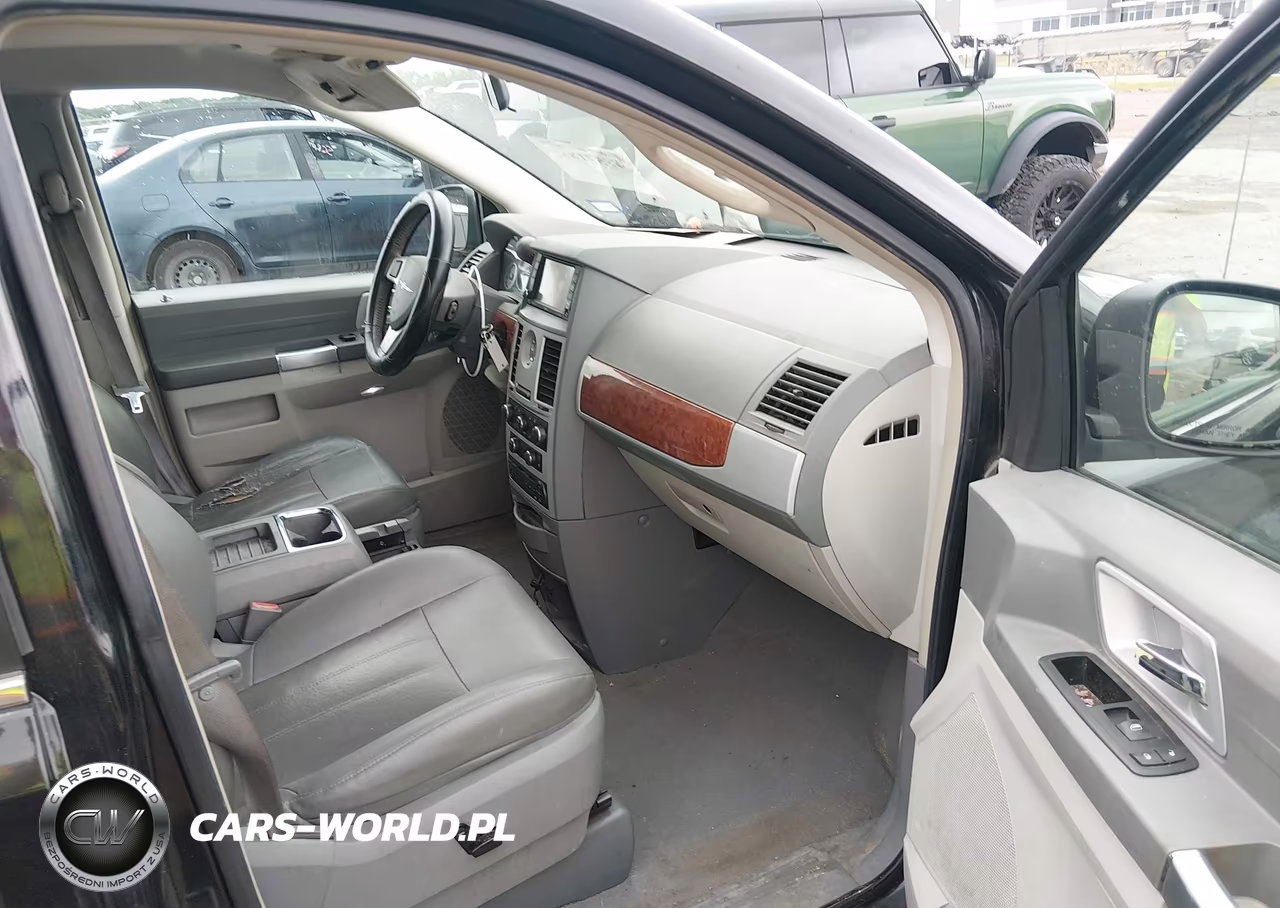 2008 Chrysler Town & Country Touring VIN:2A8HR54P68R738067 - 5
