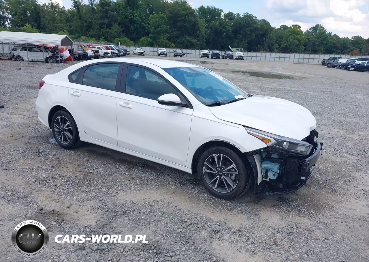2024 Kia Forte Lxs – zdjęcie 1 z 17