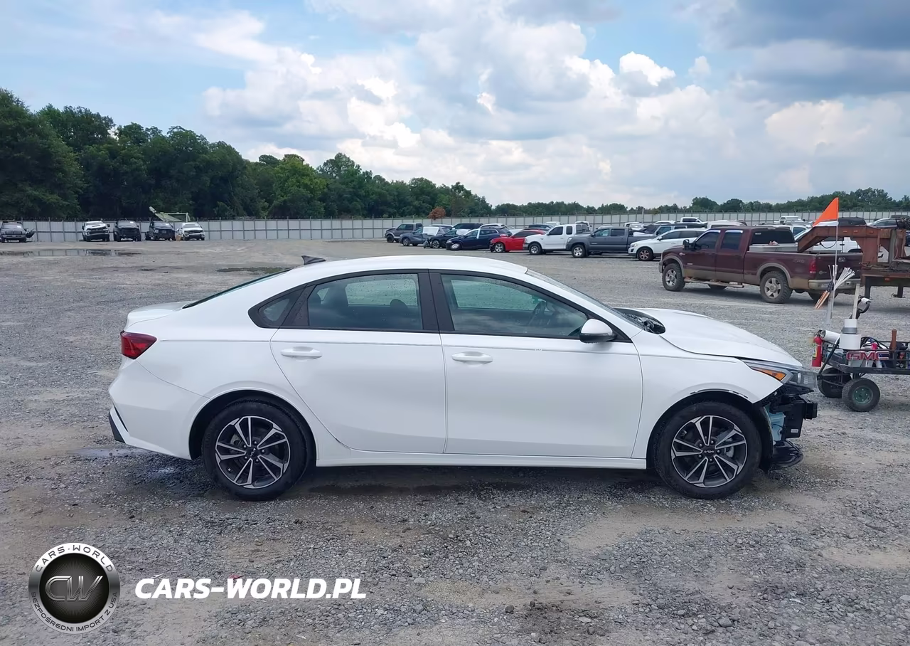 2024 Kia Forte Lxs VIN:3KPF24AD3RE733130 - 14