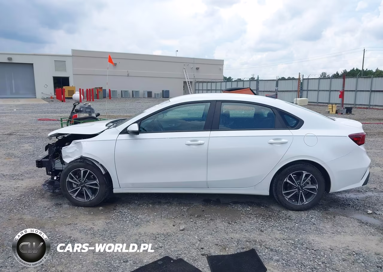 2024 Kia Forte Lxs VIN:3KPF24AD3RE733130 - 15