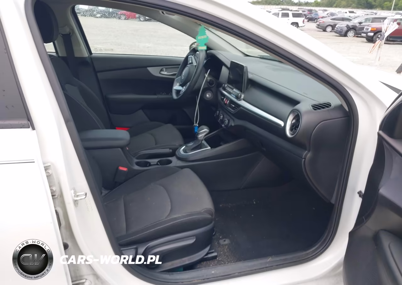 2024 Kia Forte Lxs VIN:3KPF24AD3RE733130 - 5