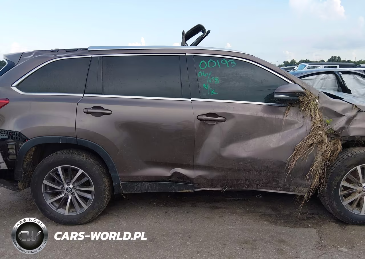 2019 Toyota Highlander Xle VIN:5TDKZRFH2KS293836 - 13