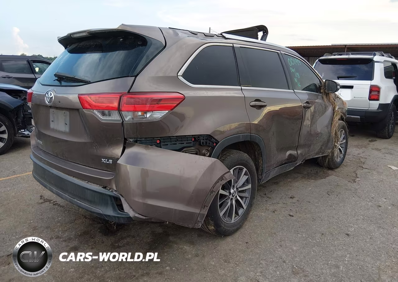 2019 Toyota Highlander Xle VIN:5TDKZRFH2KS293836 - 4
