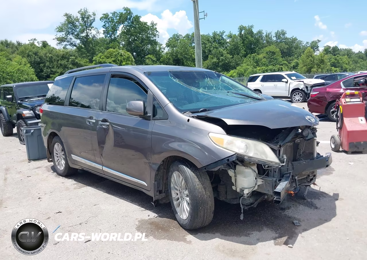 2013 Toyota Sienna Xle V6 8 Passenger – zdjęcie 1 z 16