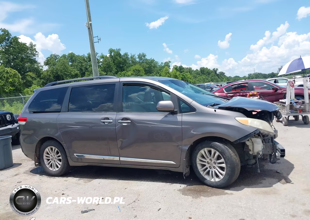 2013 Toyota Sienna Xle V6 8 Passenger VIN:5TDYK3DC7DS372912 - 13
