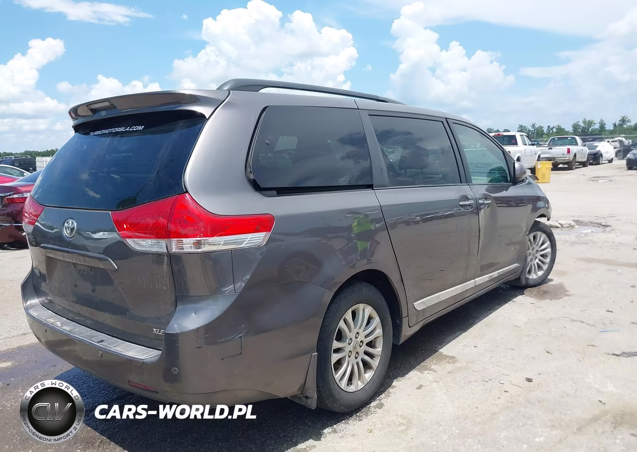 2013 Toyota Sienna Xle V6 8 Passenger VIN:5TDYK3DC7DS372912 - 4