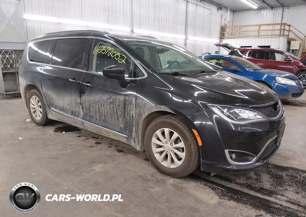 2017 Chrysler Pacifica Touring-L VIN:2C4RC1BG8HR523864 - 1