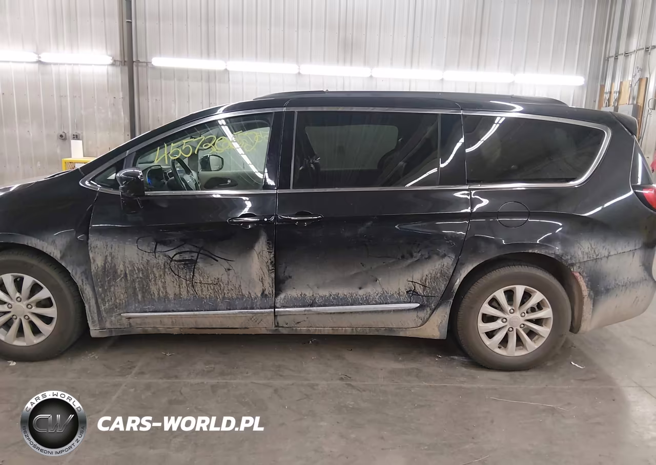 2017 Chrysler Pacifica Touring-L VIN:2C4RC1BG8HR523864 - 15