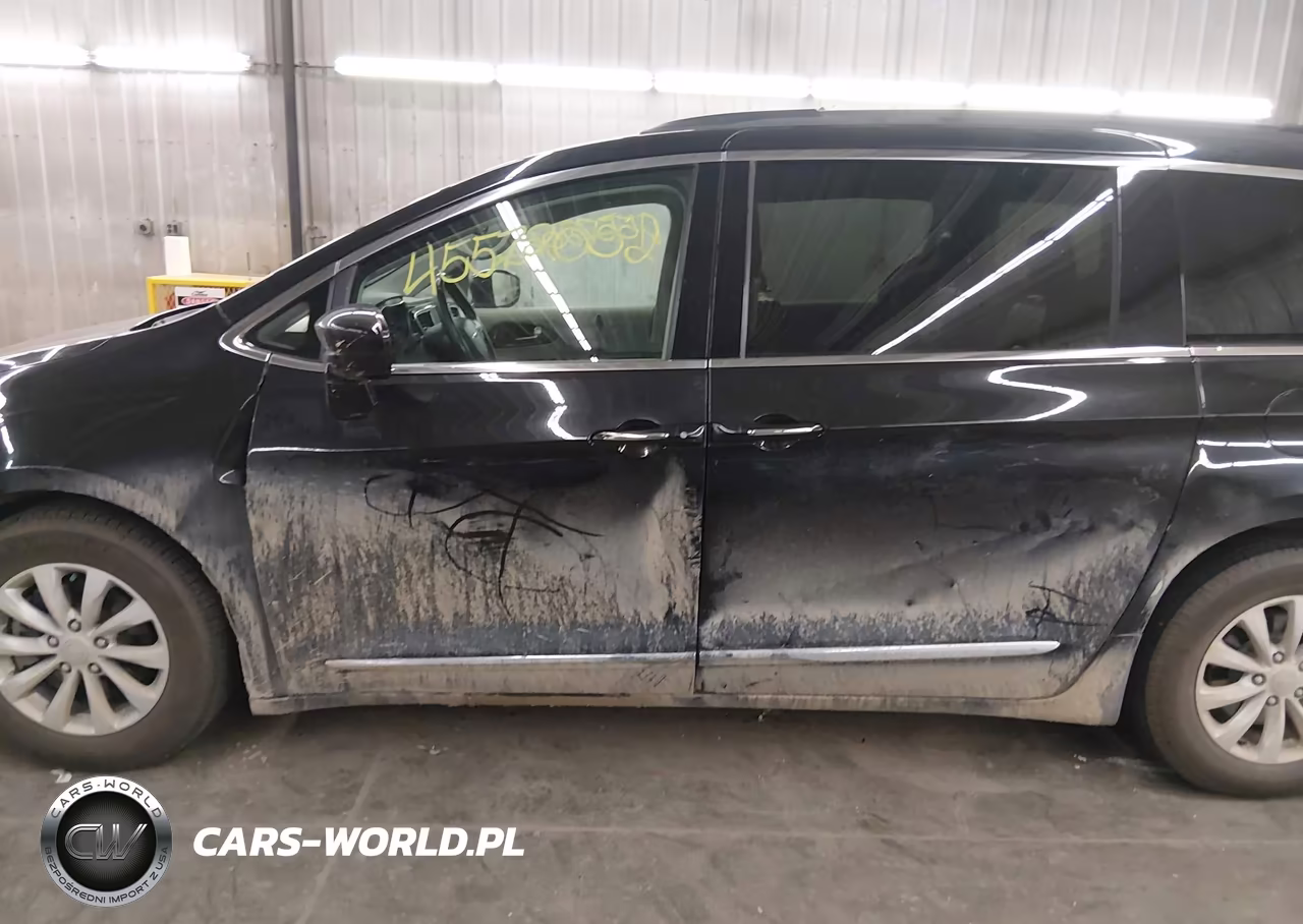 2017 Chrysler Pacifica Touring-L VIN:2C4RC1BG8HR523864 - 18