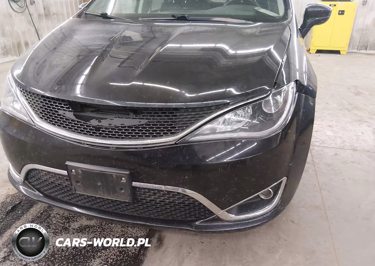 2017 Chrysler Pacifica Touring-L VIN:2C4RC1BG8HR523864 - 6