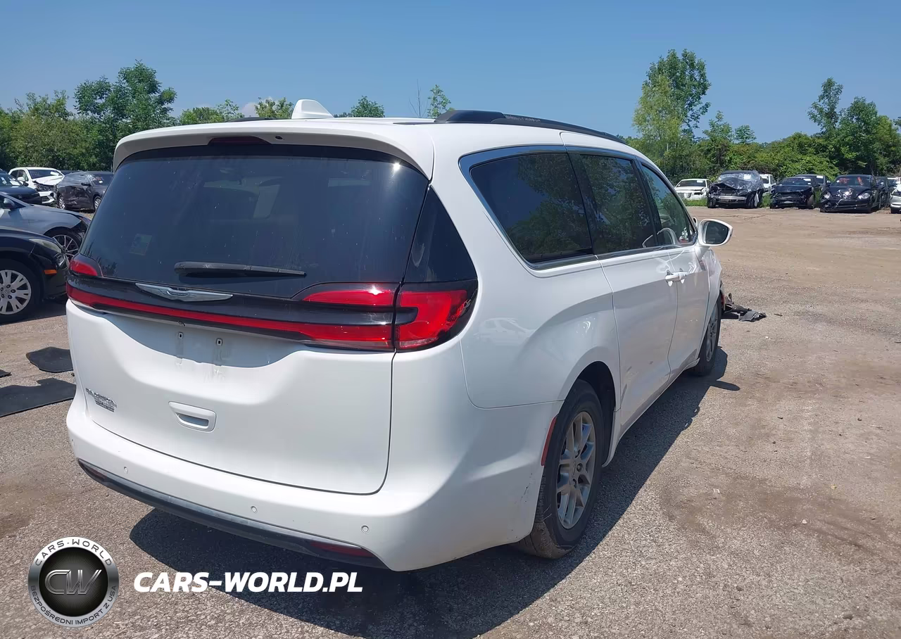 2021 Chrysler Pacifica Touring VIN:2C4RC1FG1MR510197 - 4