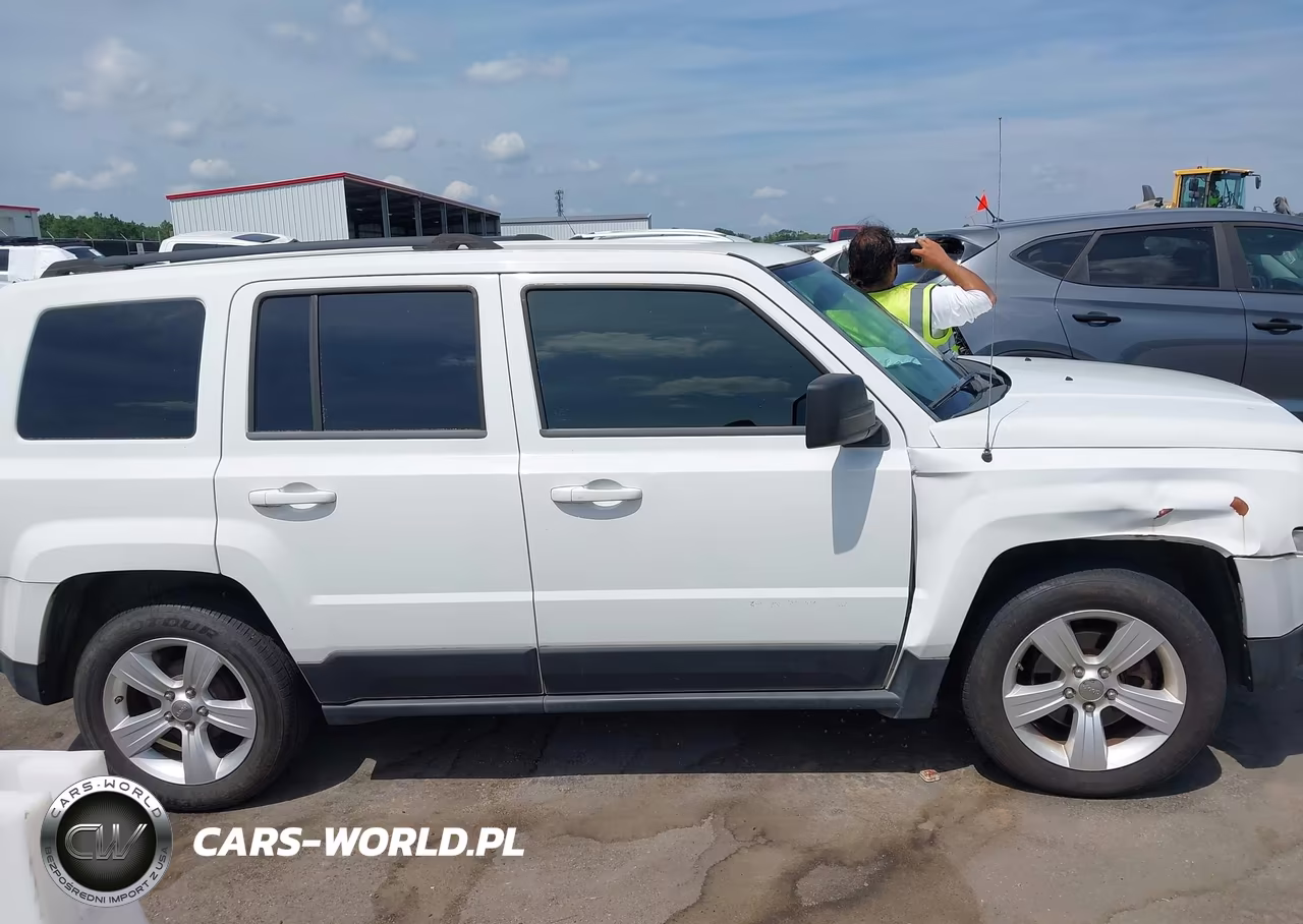 2012 Jeep Patriot Latitude VIN:1C4NJPFB0CD656961 - 13